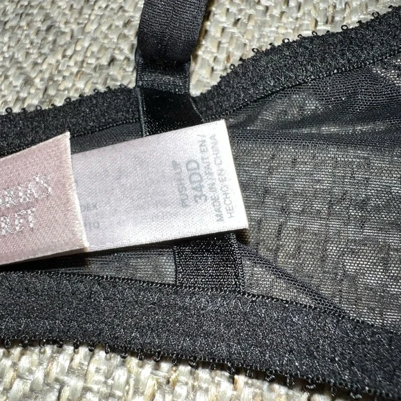 Victoria's Secret Red & Black Lace Bra! Gorgeous! 34 DD - Picture 6 of 8